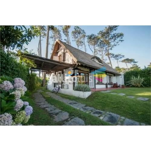 Casa en alquiler anual,3 dormitorios,2 baã?os,dep.de servic