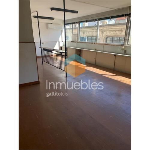 Vivienda u oficina con garage y baulera