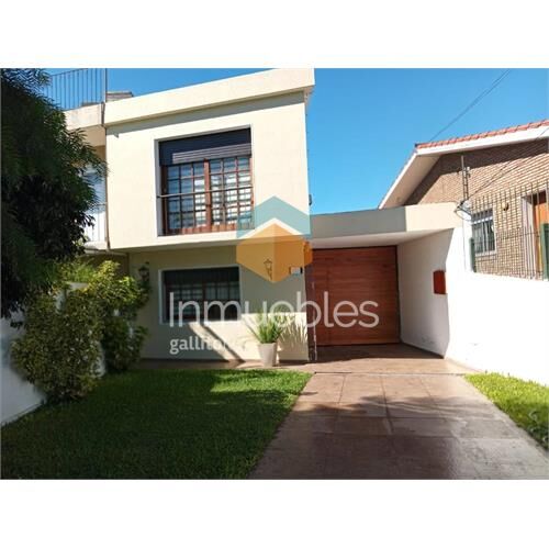 Casa en malvin sur , 2 dormitorios, 2 baños ,y parrlillero.