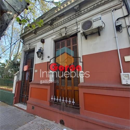 Casa sobre garibaldi esquina cufré