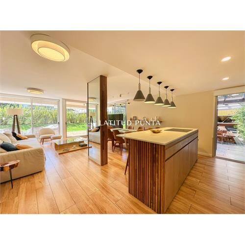 Apartamento en mansa, 3 dormitorios, patio y parrillero