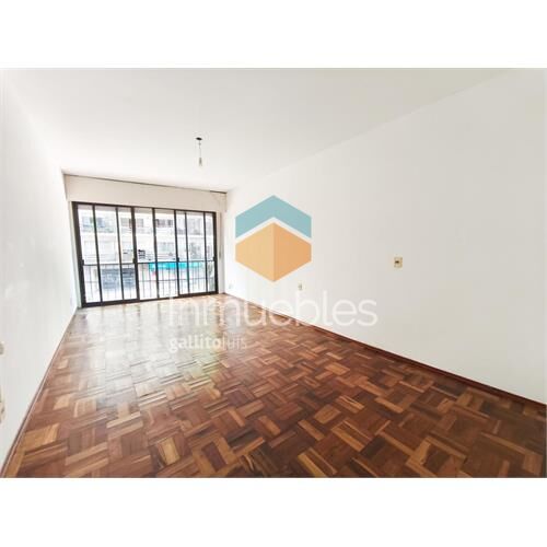 Apartamento de 2 dormitorios y escritorio en punta carretas