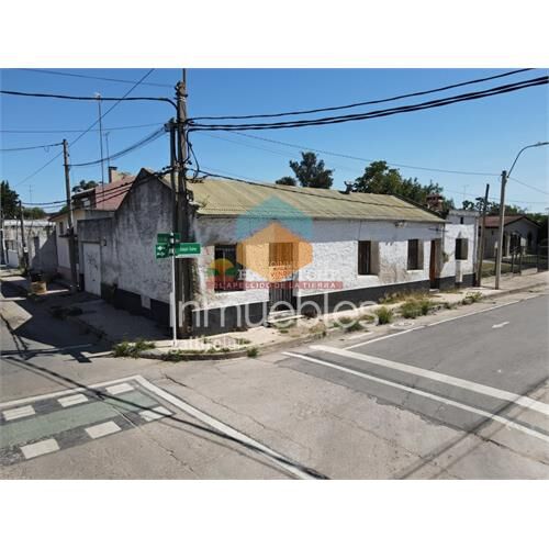 Casa en canelones a reciclar, a 4 cuadras de la