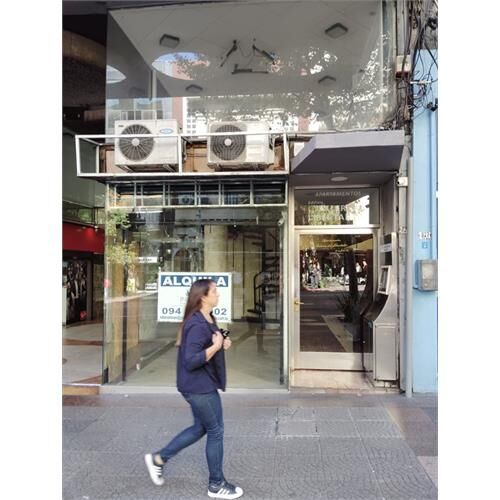 Local comercial en 18 de julio  al frente de gal libertador